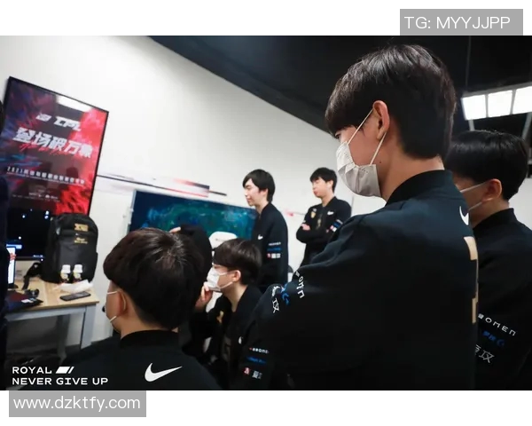 赛后复盘分析FPX与RNG在比赛中的战术意识与团队配合